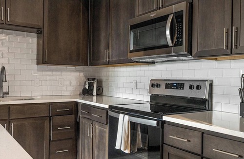 Palmetto Apartamento | Landing | Modern 1BD, Clubhouse, Pool