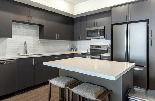 Spring Apartamento | Landing | Modern 2BD, Gym, Pool