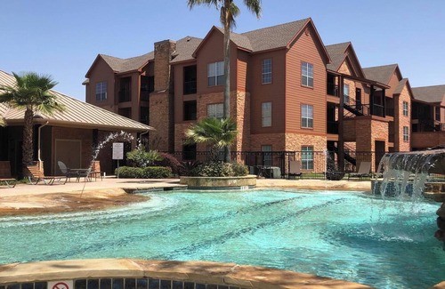 Southbelt/Ellington Apartamento | Landing | Stylish 2BD, Gym, Clubhouse