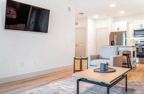 Sanford Apartamento | Landing | Modern 2BD, Pool, Gym