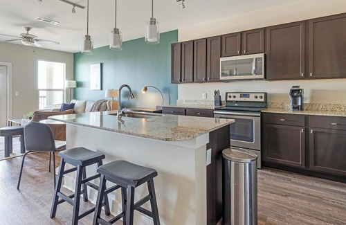 Gruene Apartamento | Landing at Lakeview Villas - 1 Bedroom in New B...