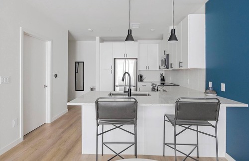 Civic Center Apartamento | Landing | Spectacular 1BD, Gym, Rooftop Lounge