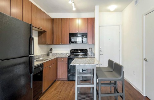 Indian Trail Apartamento | Landing | Spectacular 2BD, Gym
