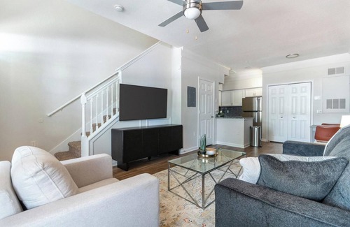 Metro West Apartamento | Landing | Stunning 1BD, Gym, Pool