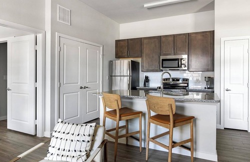 Dallas Apartamento | Landing | Stunning 1BD, Pool, Gym