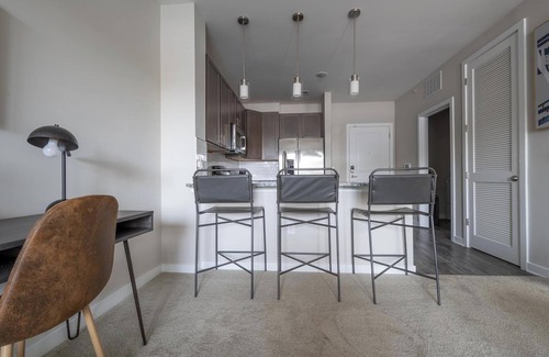 Huntersville Apartamento | Landing | Spectacular 1BD, Gym, Game Room