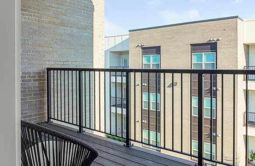 Cartersburg Apartamento | Landing | Stunning 2BD, Gym, Courtyard