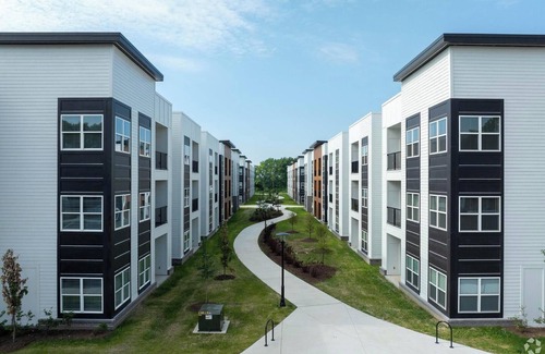 Cartersburg Apartamento | Landing | Stunning 2BD, Gym, Courtyard