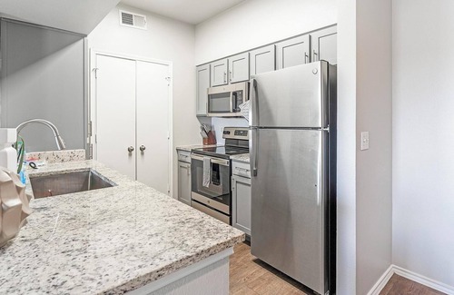 San Antonio Apartamento | Landing | Stunning 2BD, Gym, Pool