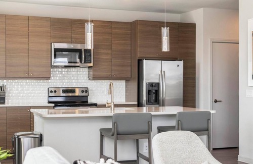 Lockhart Apartamento | Landing | Stunning 2BD, Clubhouse, Gym