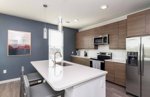 Lockhart Apartamento | Landing | Stunning 2BD, Clubhouse, Gym