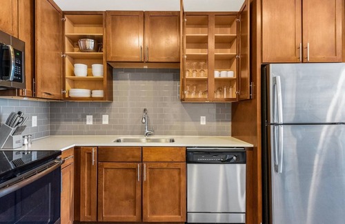 Klein Apartamento | Landing | Stunning 2BD, Gym, Clubhouse