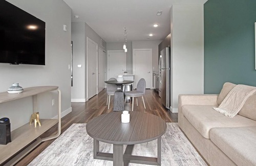 Edwardsville Apartamento | Landing | Stylish 1BD, Game Room, Gym