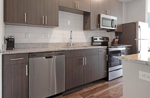 Edwardsville Apartamento | Landing | Stylish 1BD, Game Room, Gym