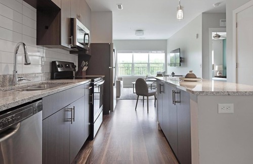 Edwardsville Apartamento | Landing | Stylish 1BD, Game Room, Gym