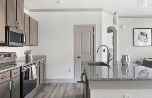 Manor Apartamento | Landing | Incredible 1BD, Gym, Clubhouse