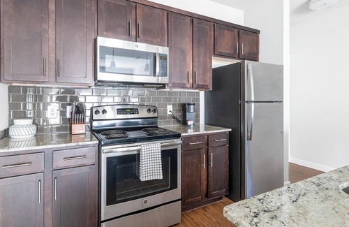 Buda Apartamento | Landing | Chic 1BD, Gym, Yoga Studio