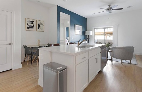 Casas Adobes Apartamento | Landing | Stylish 2BD, Pool