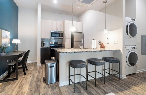 Charlotte Apartamento | Landing | Modern 2BD, Clubhouse, Gym