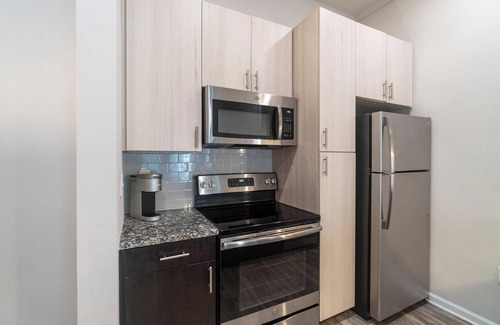 Charlotte Apartamento | Landing | Modern 2BD, Clubhouse, Gym