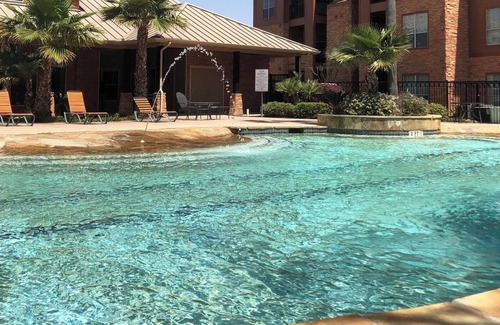 Southbelt/Ellington Apartamento | Landing | Amazing 2BD, Game Room, Pool
