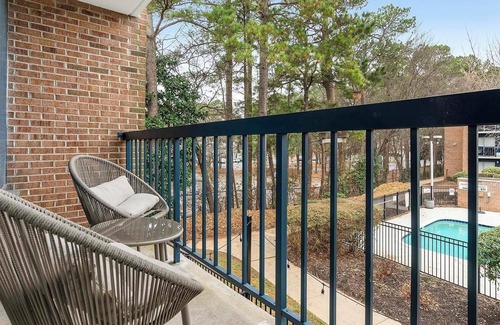 Northeast Raleigh Apartamento | Landing | Spectacular Studio, Gym, Pool