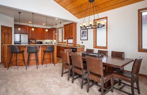 Steamboat Springs Cabina | Landings Lodge | Hot Tub | Pet Friendly Mountain Home