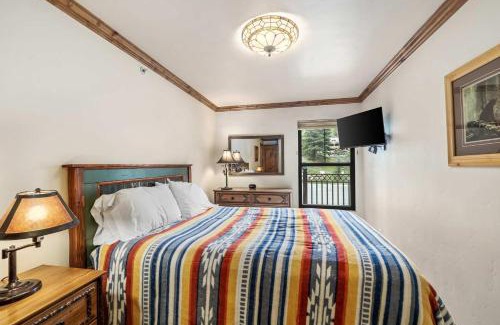 Vail Casa | Landmark Vail - Charming Condo for 8 with Resort-style Amenities