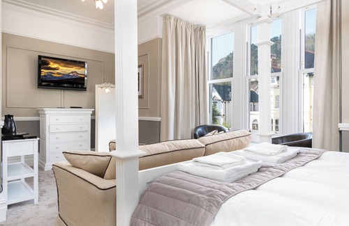 Llandudno Cama Y Desayuno | Lansdowne House with Private Car park