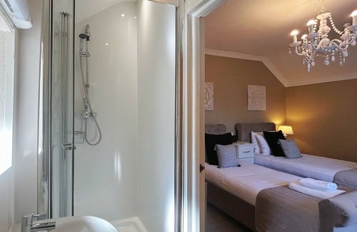 Llandudno Cama Y Desayuno | Lansdowne House with Private Car park