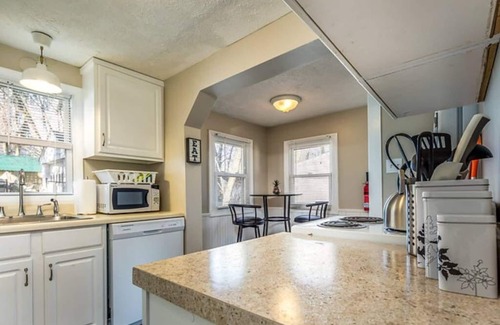 Lansing Casa | Lansing home: entre MSU y Old Town