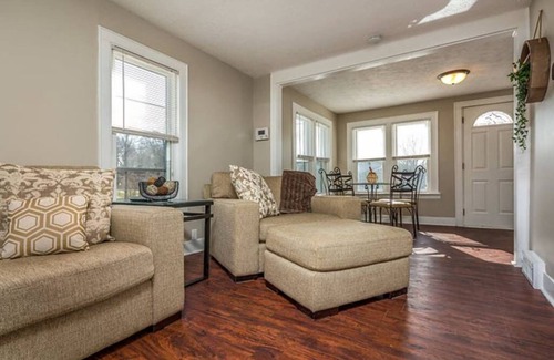 Lansing Casa | Lansing home: entre MSU y Old Town