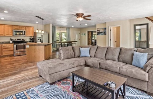 Lansing Apartamento | Lansing upstairs 6 bedroom 3.5 bath · Sp · Spacious Wine Country Retreat! Fire Pit+Grill