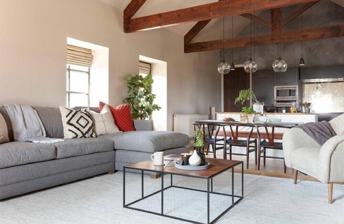 Alnwick Cabaña | LANTERN VIEW, family friendly, country holiday cottage in Eglingham