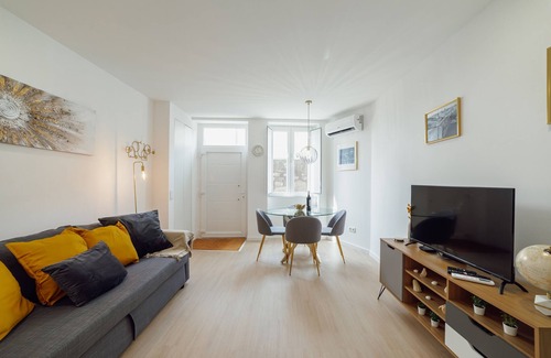 Lapa Apartamento | Lapa Stylish Apartment A by Vacationy