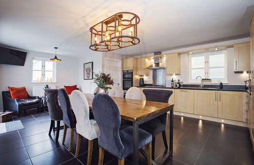 Abergavenny Casa | Larchfield Grange, Beautiful 4 Bedroom House With Stunning View’s & Hot Tub