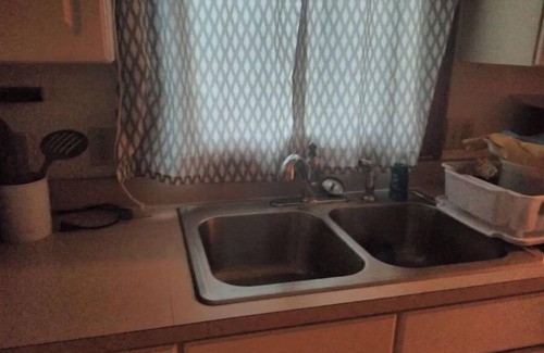 Bismarck Apartamento | Large 1 BR Apartment in downtown Bismarck. Beautifully furnished. W/D in unit.