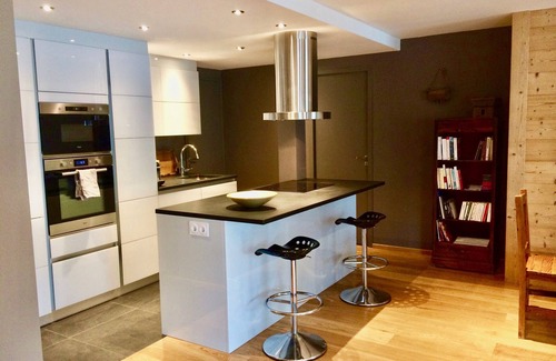 Monetier-les-Bains Apartamento | Amplio apartamento de 120 m2, contemporáneo, centro del pueblo de Monetier, balcón al sur.