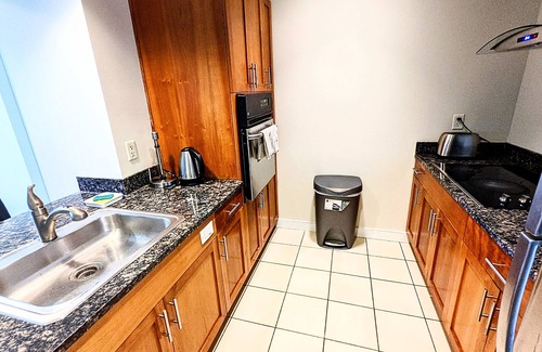 West End Apartamento | Large 2 Bed/ 2 Bath, Modern Building, Across MGH, Centrally Located Parks shops