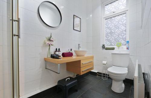 Hillsborough Apartamento | Large 3 Bed Home, Wisewood, FREE Parking, Great for Groups - Hosted by Stay Host Save