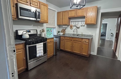 Rogers Park Apartamento | Large 3 bedroom apartment in Roger’s Park!