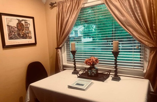 Athens Casa | Large 3 bedroom - Back deck - Pet Friendly