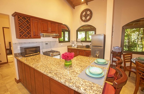 Bijagua Casa | LARGE 3 BEDROOM HOME ON NATURE RESERVE - HANA'S CELESTE RETREAT AT BEPURAVIDA