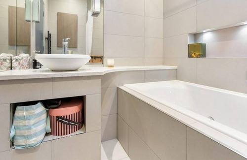 Downham Casa | Large 3 br apartment with and wifi