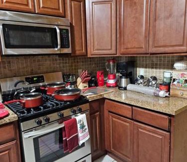 Newark Apartamento | Large 3 BRM 2 Bath Near EWR NYC