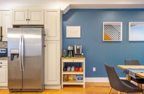 Southwest Center City Casa | Large 4 Bedroom Home / Rooftop Patio with City Views / Gym