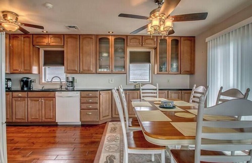 Cape May Court House Casa | Large 5 bedroom Bayfront home with 180 degree unobscured views of the back bay