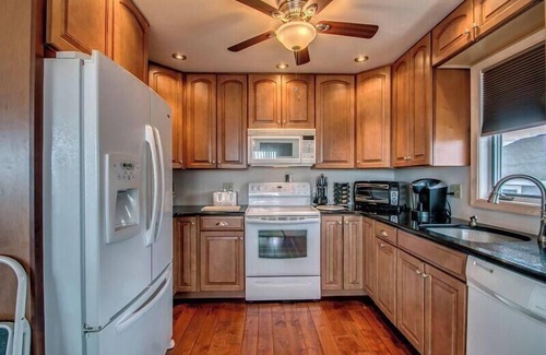 Cape May Court House Casa | Large 5 bedroom Bayfront home with 180 degree unobscured views of the back bay