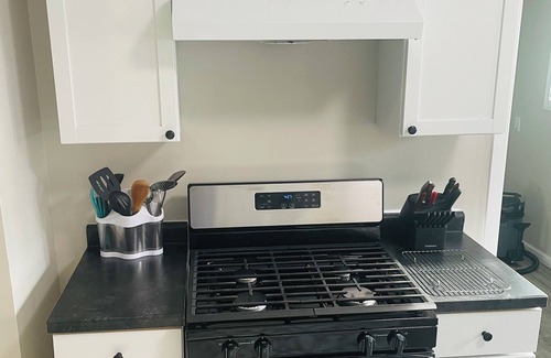 Massillon Casa | Large 5BR Home- Near Hall of Fame -Sleeps 13 -Big Yard & Parking