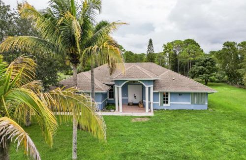 Hunt Club Casa | Large 5BR Home – Pool Table Yard Beaches